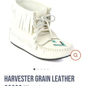 Sz 8 (fits a 7) Brand new harvester moccasins from Manitobah mukluks